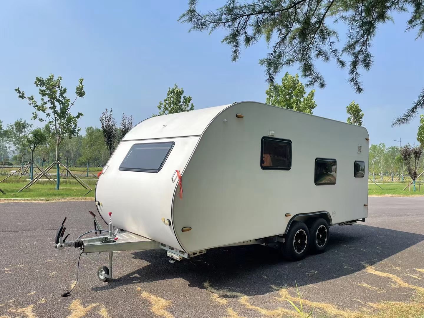 Camper Trailer Suspension Independent - مقطورة سفر فاخرة وعصرية للطرق الوعرة،