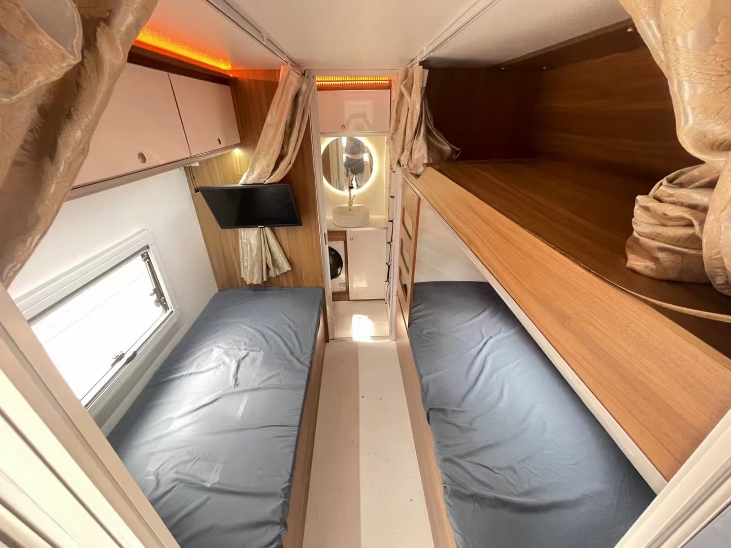 مقطورة سفر فاخرة وعصرية للطرق  - مراجعة Camper Trailer Suspension Independent وسعره